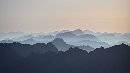 Paysage panorama de montagnes dans les Écrins